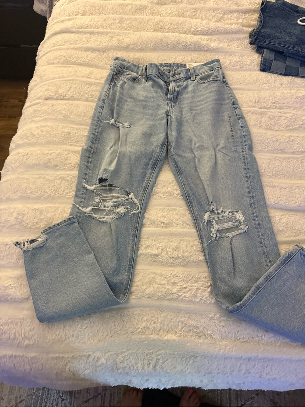 American Eagle Outfitters Light Wash Distressed Ankle Jeans 6 CURVY LONG